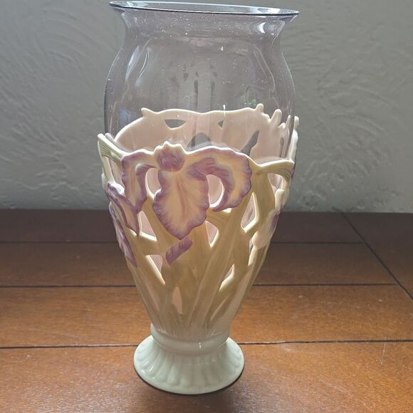 LENOX CLASSIC PIERCED IRIS VASE, Purple and Cream Floral pattern - NEW WITH TAGS - Picture 2 of 5